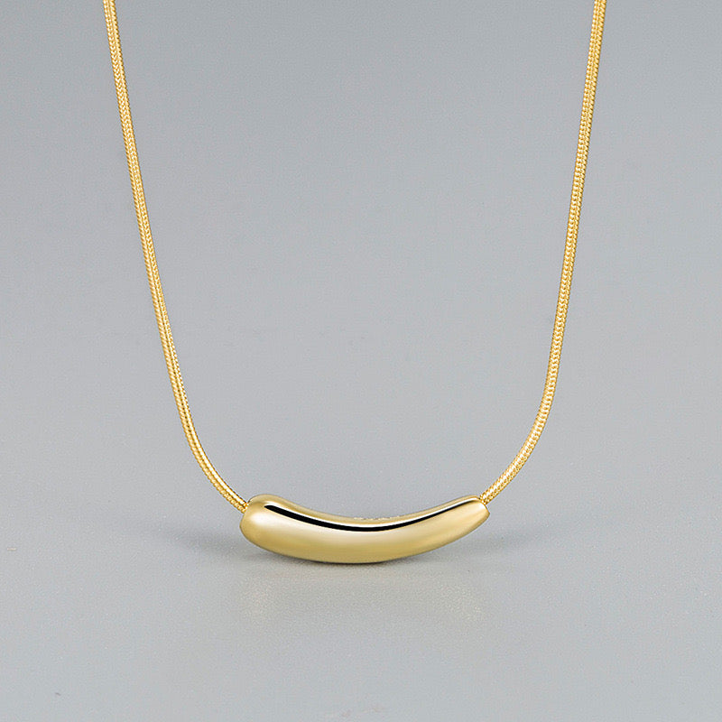 Minimal Curve Bar Necklace – 18K Gold Plated (925 Sterling Silver)