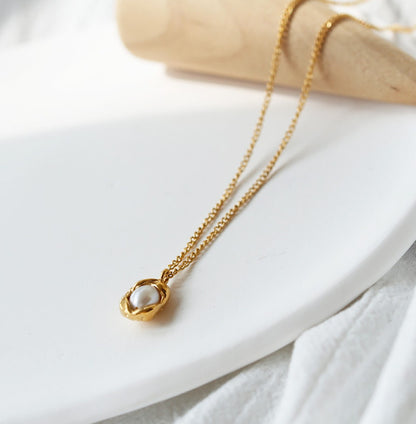 Vintage Pearl Pendant Necklace – 18K Gold Plated