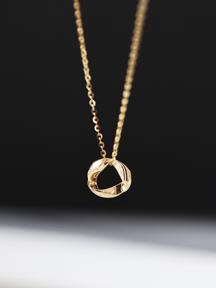 S925 Sterling Silver Sculpted Infinity Circle Pendant Necklace – 18K Gold Plated Minimal Fine Jewellery